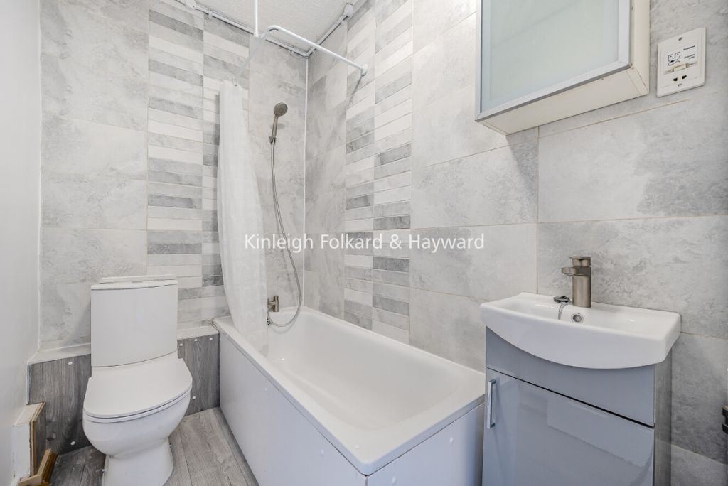 Property photo 3 of 6 2B900E6d-8A1d-49E7-B