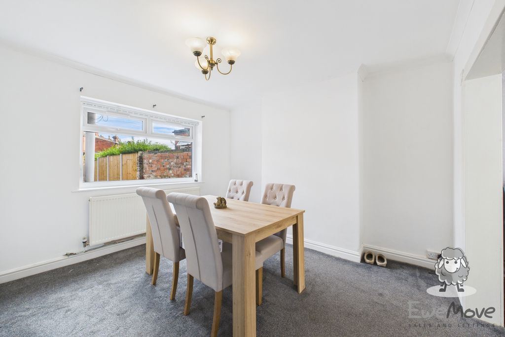Property photo 3 of 11 9