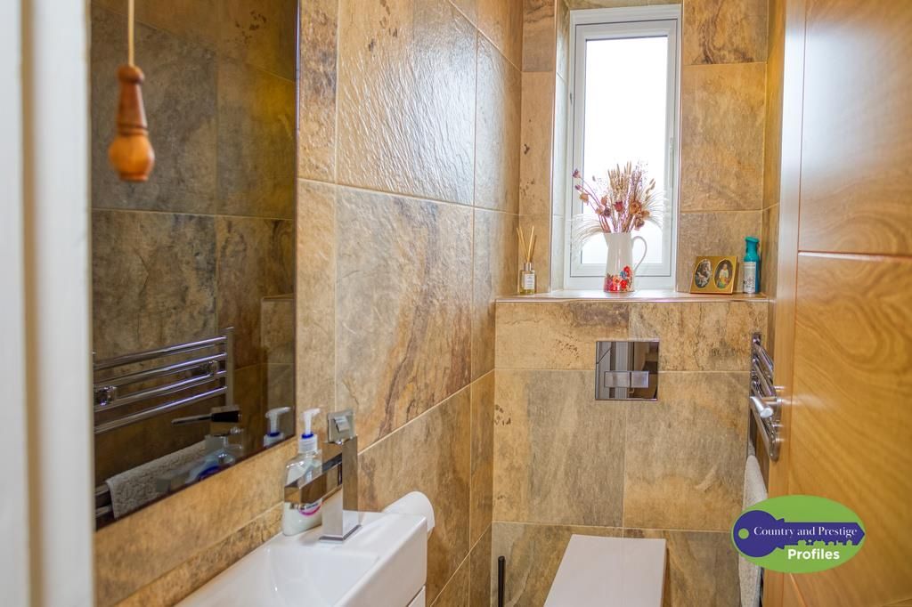 Property photo 3 of 31 1 Summers Close  (21).Jpg