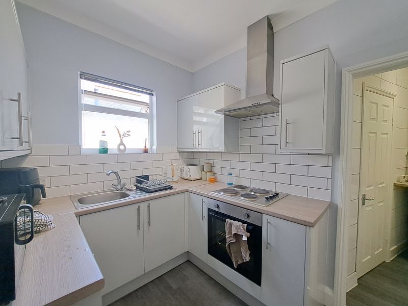 Property photo 3 of 7 Kitchen