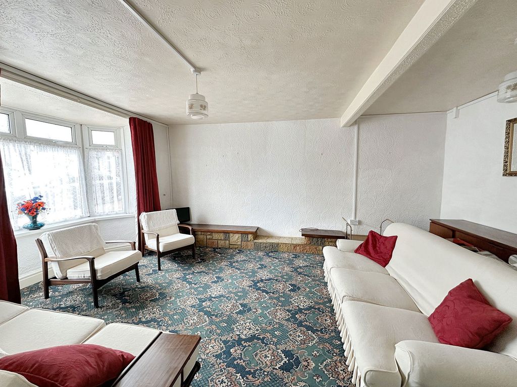 Property photo 2 of 32