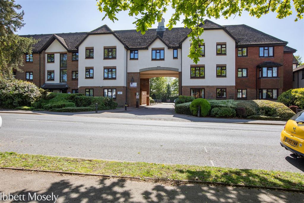 Property photo 2 of 11 20260422-15 Tudor Court6.Jpg