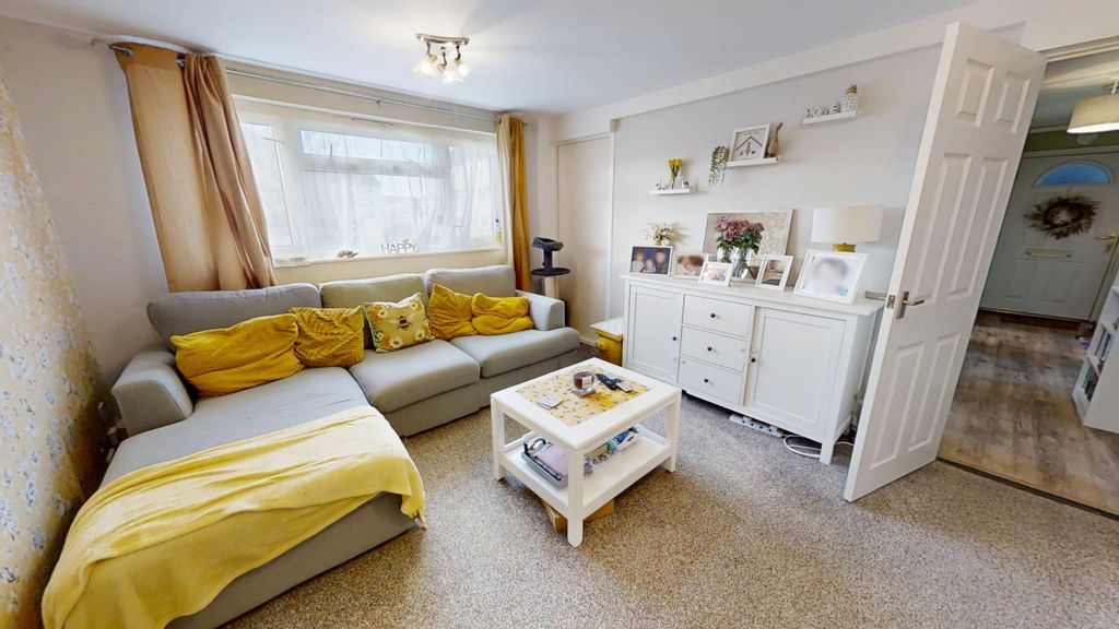 Property photo 2 of 12 Lounge