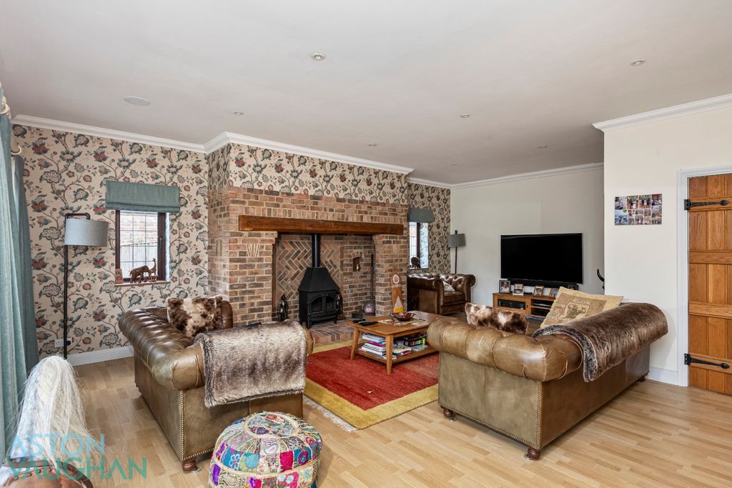 Property photo 3 of 40 4876502