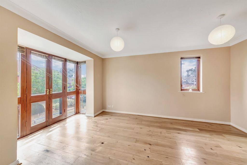 Property photo 2 of 8