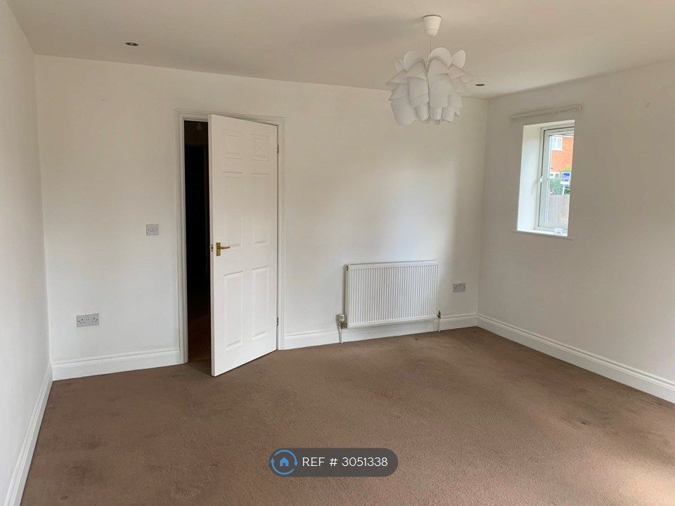 Property photo 3 of 11 Living Room