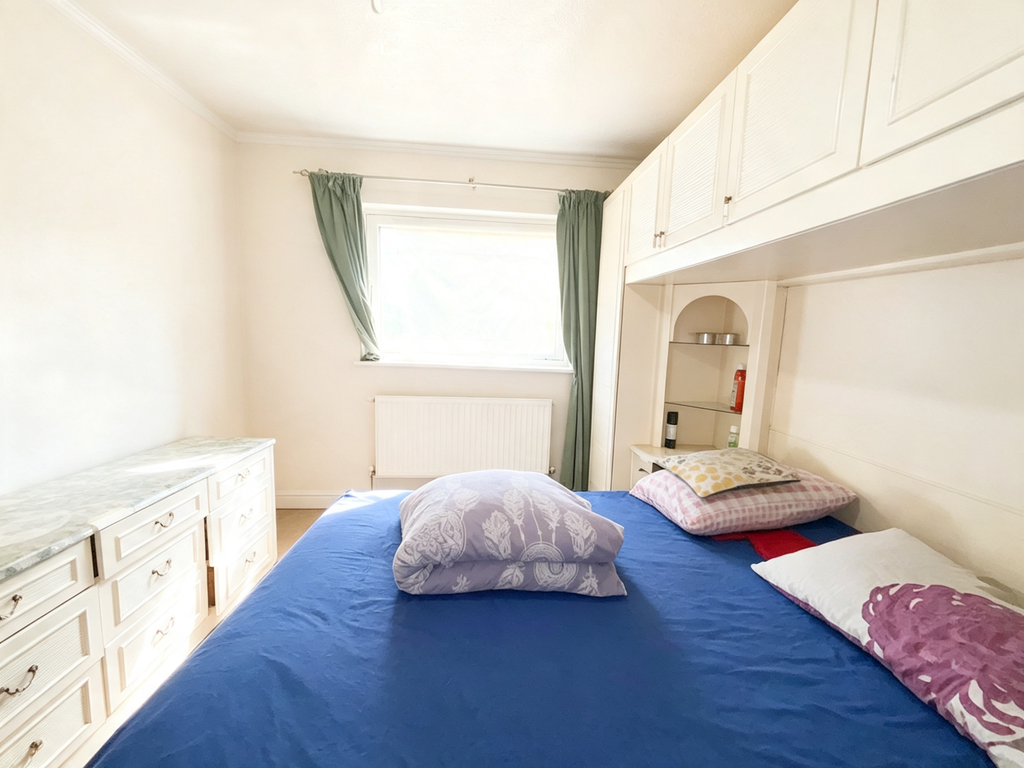 Property photo 2 of 9 Bedroom