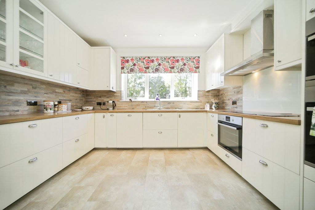 Property photo 2 of 11 Pbox-Img.Jpg