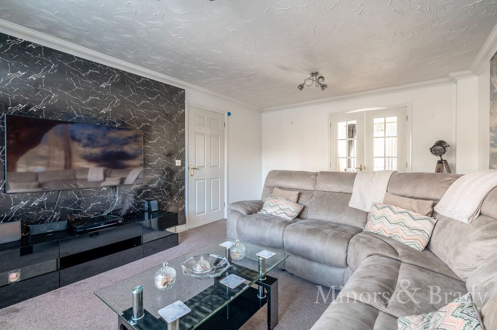 Property photo 3 of 19