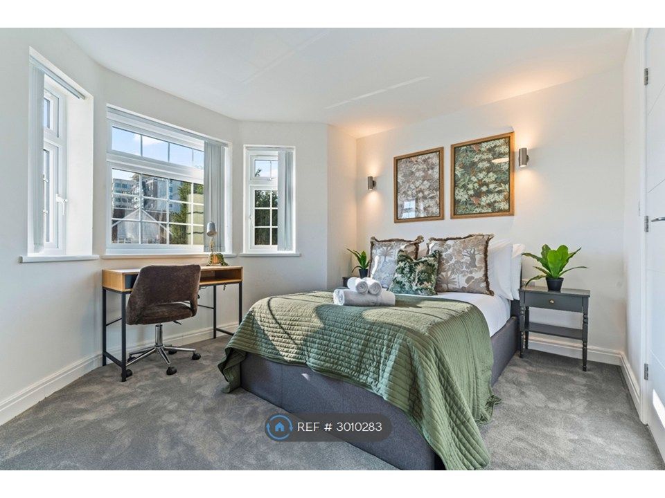 Property photo 1 of 35 Comfortable King Bedroom