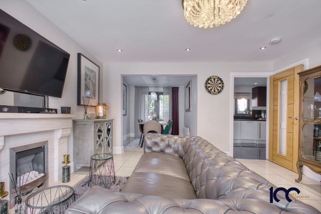 Property photo 3 of 37