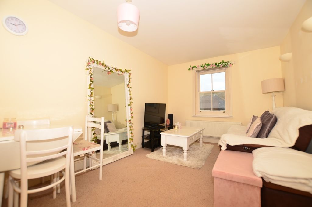 Property photo 3 of 5 Loung
