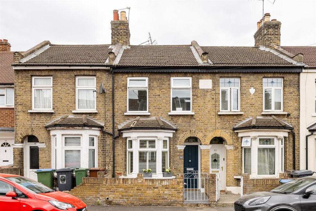 Property photo 1 of 28 Ellingham Road, E15
