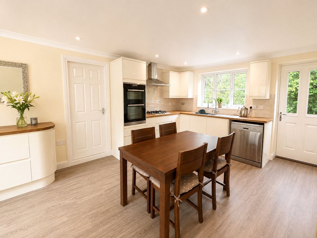 Property photo 2 of 16 Picture No. 11