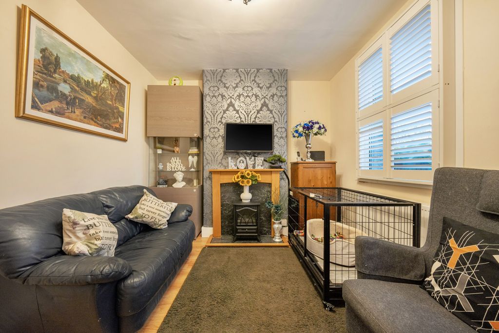 Property photo 2 of 18 1410251-19-698E03...