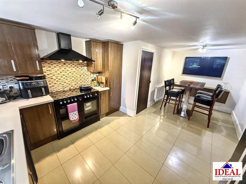 Property photo 3 of 27 Image00029.Jpg