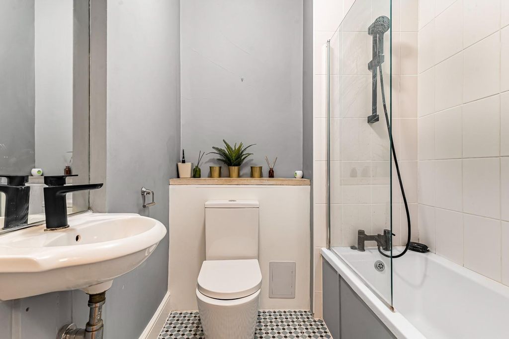 Property photo 2 of 14 8_64749.Jpg