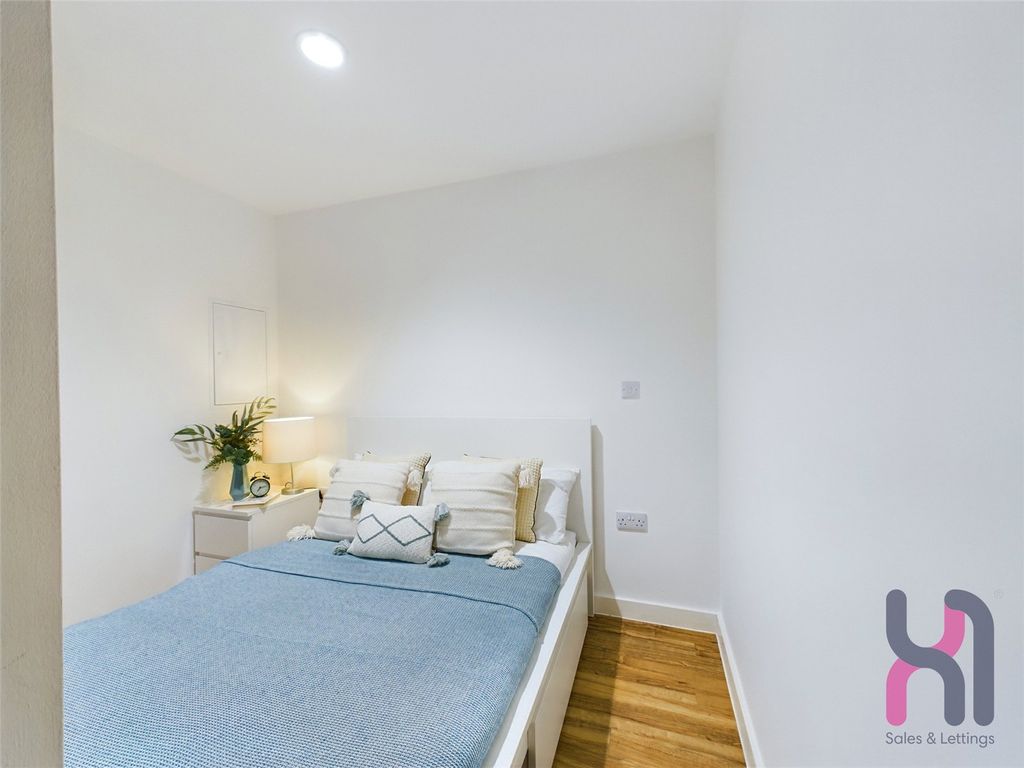 Property photo 3 of 17 Picture No. 02