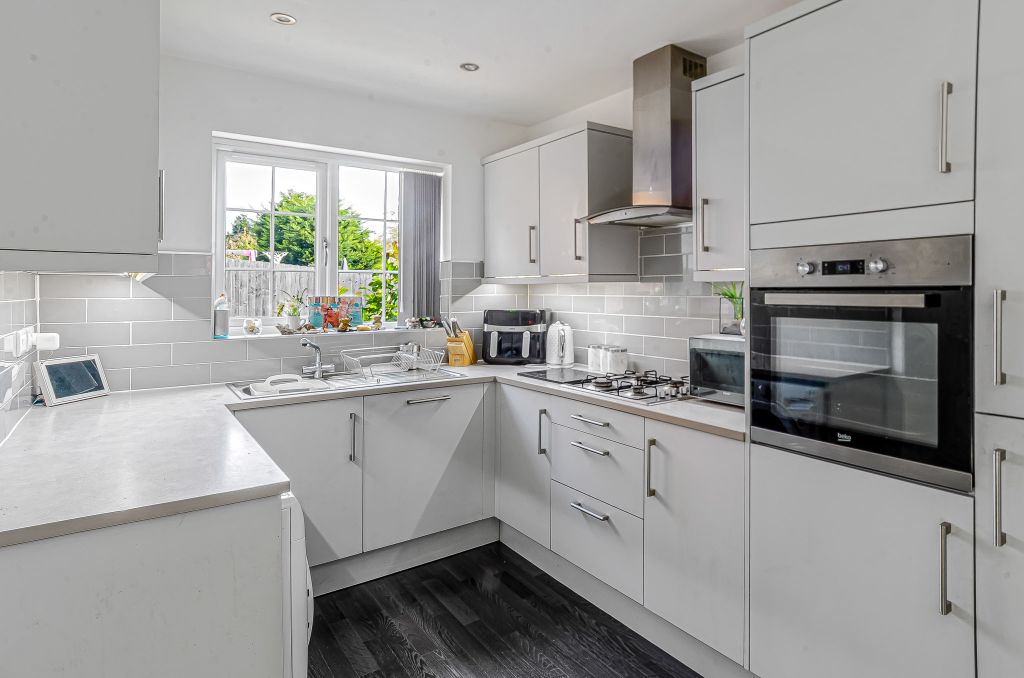 Property photo 3 of 26 Advert-20