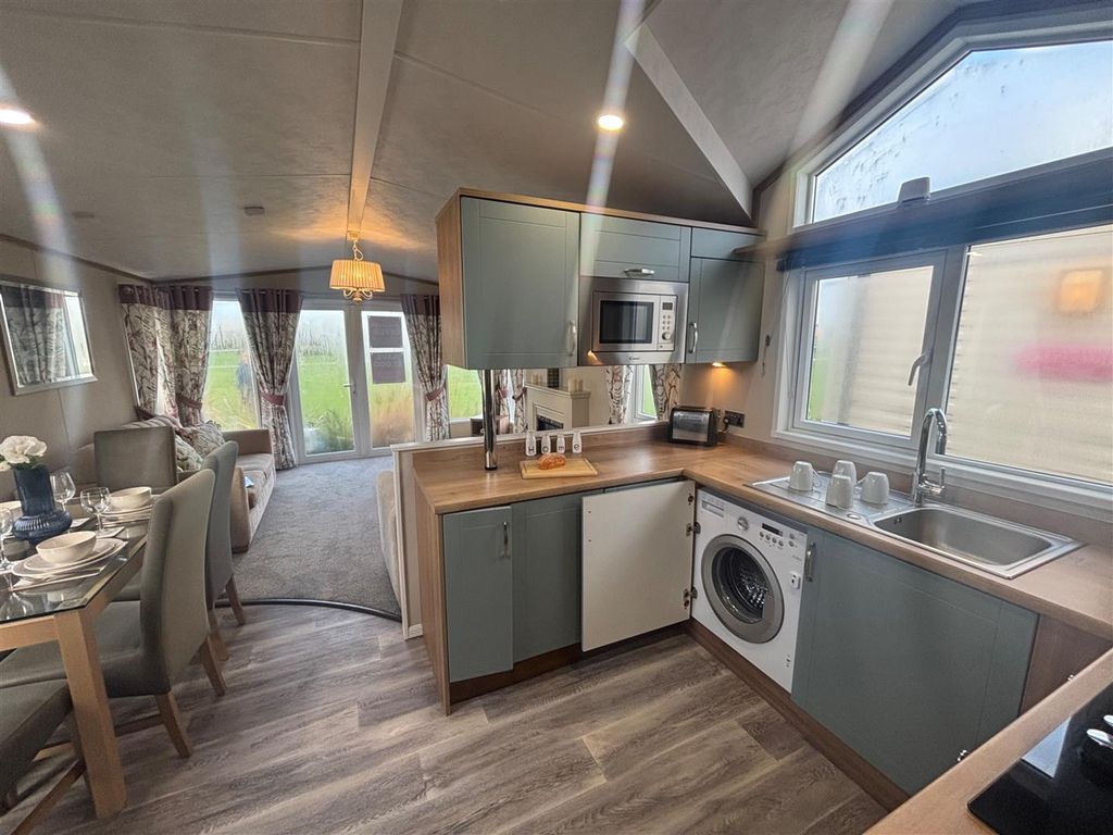 Property photo 2 of 16 Pemberton-Serena-2021-Car0052846-128098349.Jpg