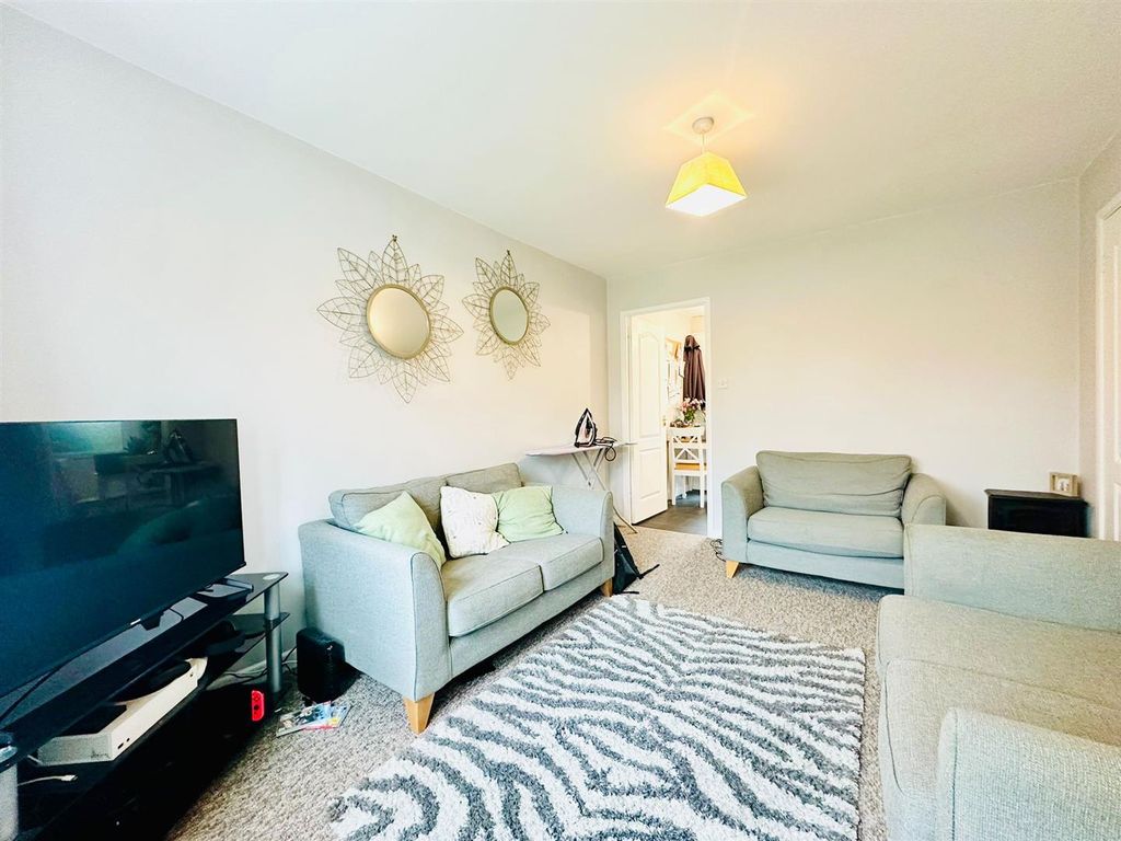 Property photo 3 of 13 Living Room