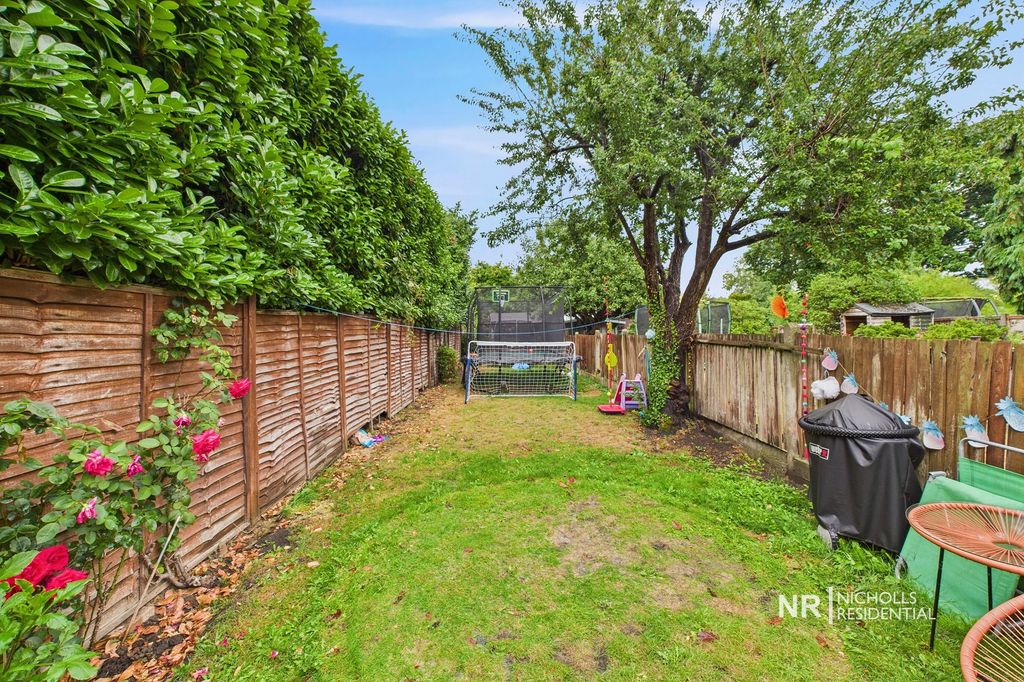 Property photo 2 of 16 Garden