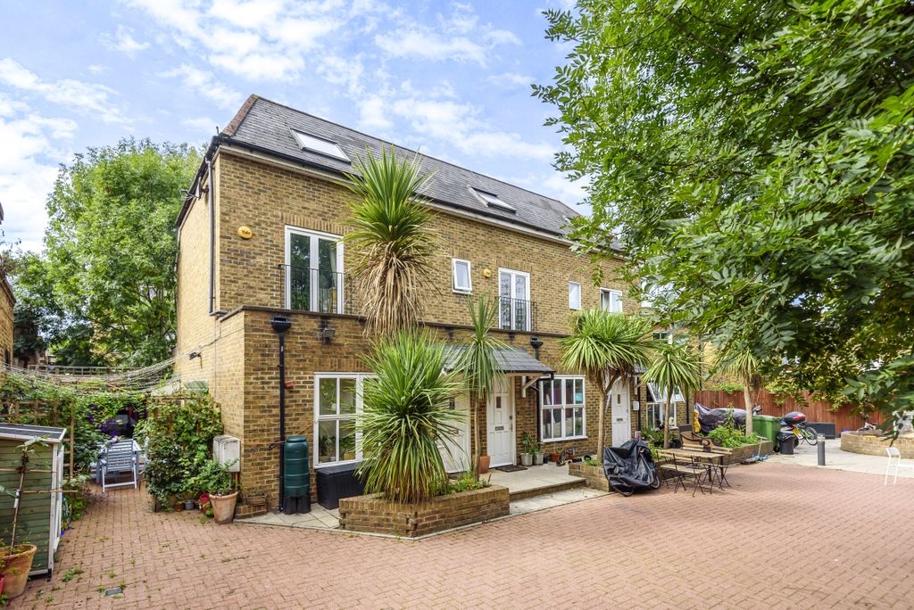 Property photo 1 of 13 901234 (1)