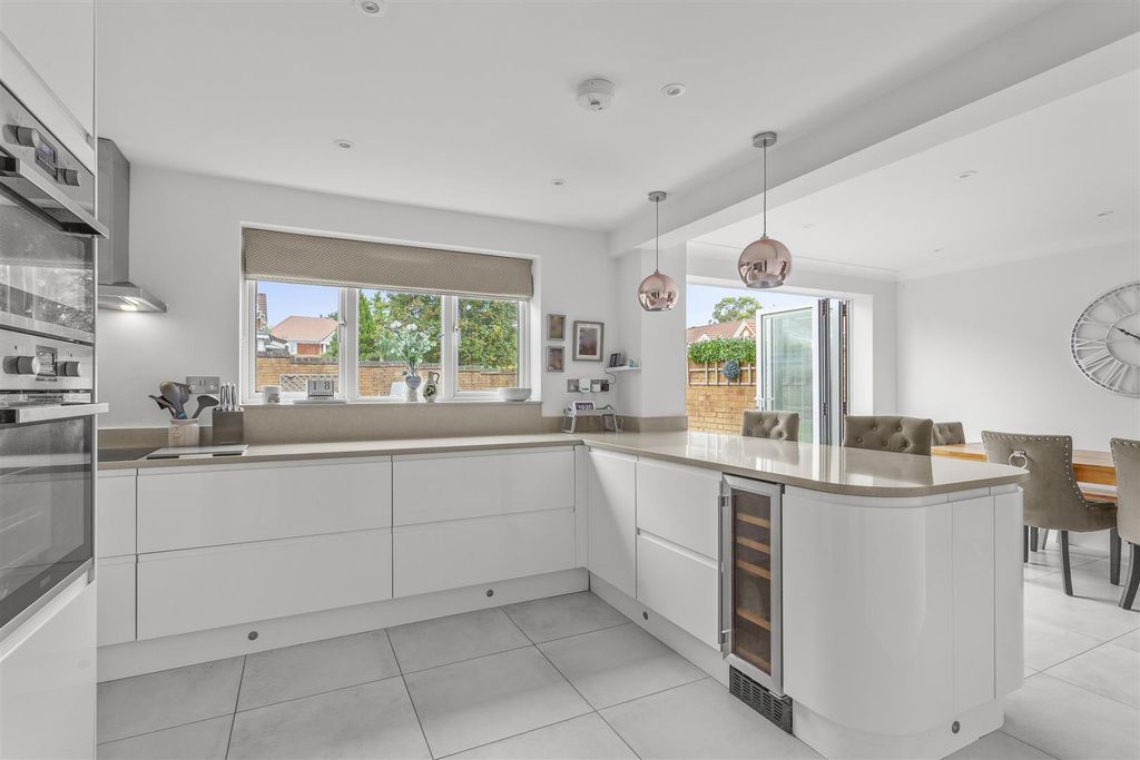 Property photo 3 of 16 Kitchen