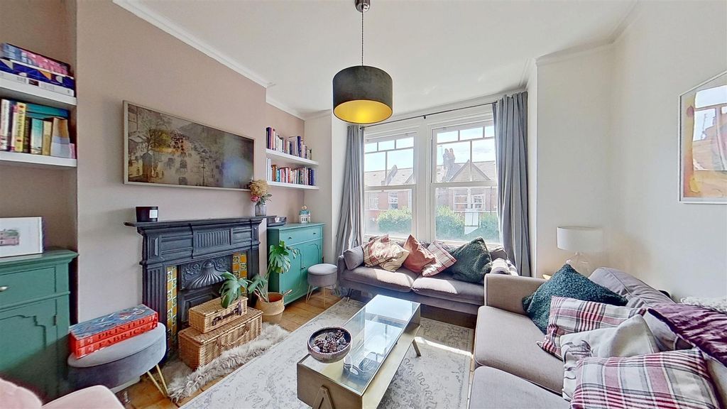 Property photo 1 of 23 Penwith-Road-Earlsfield-Sw18-07012025_140858.Jpg