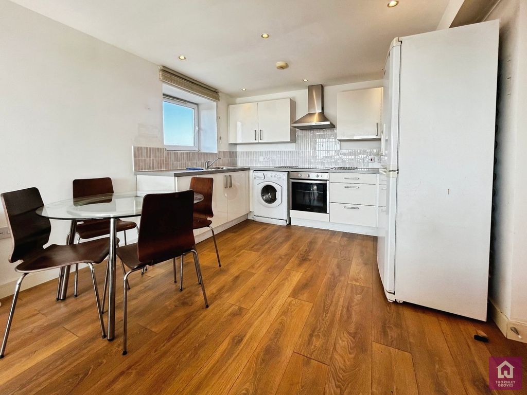 Property photo 2 of 10 Kitchen