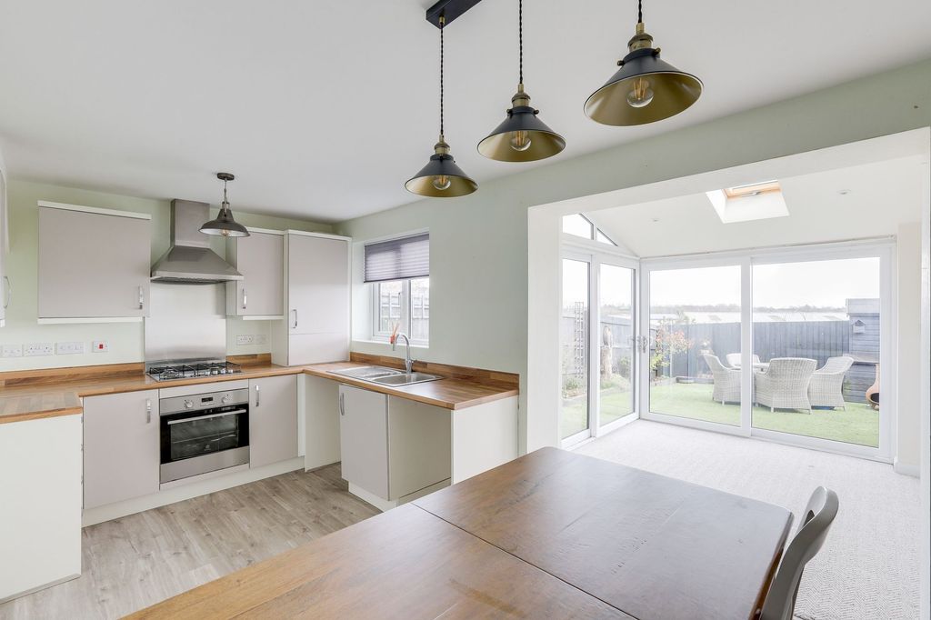 Property photo 3 of 23