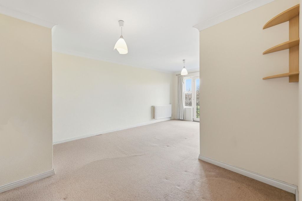 Property photo 2 of 21 Living Room