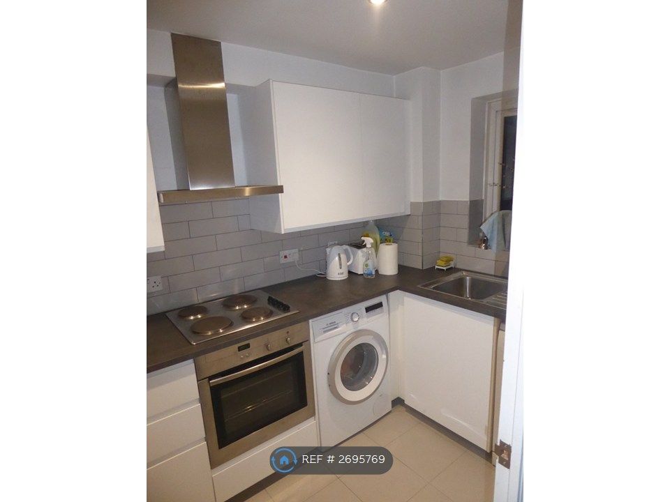 Property photo 3 of 12 Kitchen 1