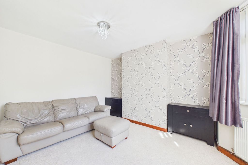 Property photo 2 of 23