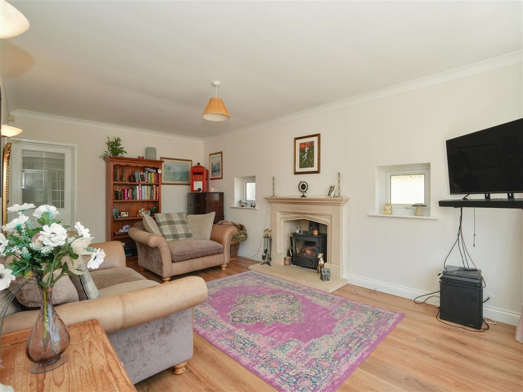 Property photo 3 of 15 Living Room