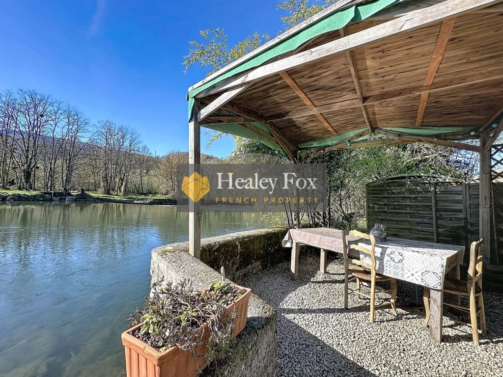 Property photo 2 of 25