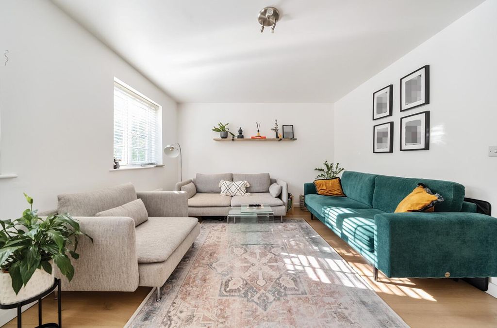 Property photo 2 of 12 Davidson Frost-Wellings, Dfw, Bournemead, Bushey,