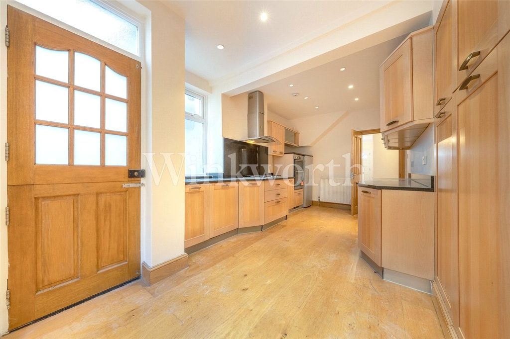 Property photo 3 of 18 Picture No. 28