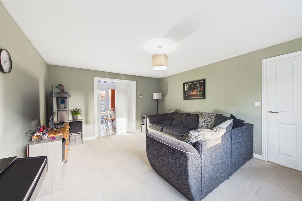 Property photo 3 of 25