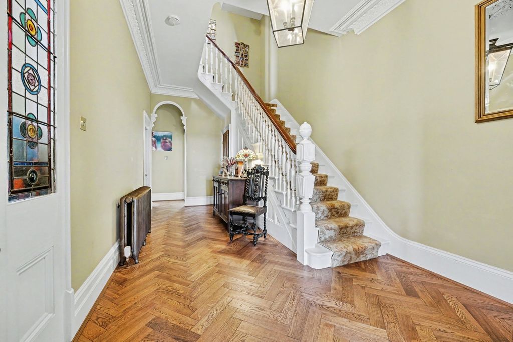Property photo 3 of 35 Pbox-Img.Jpg