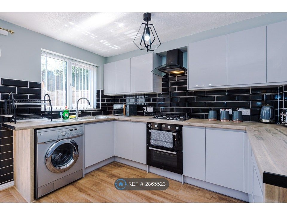 Property photo 2 of 25