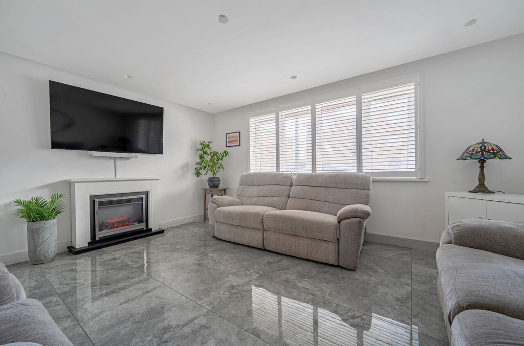 Property photo 3 of 21 5-6Adf7Fe873Ff6-1...