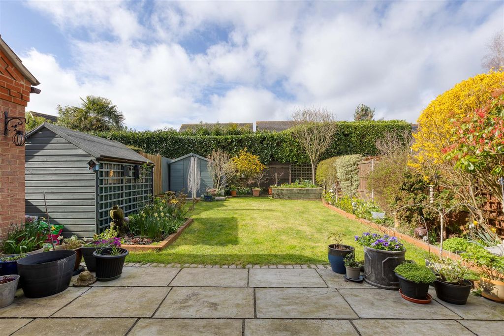 Property photo 3 of 23 Secluded Garden