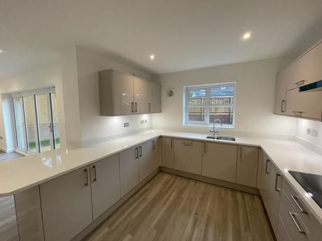 Property photo 3 of 32 Kitchen