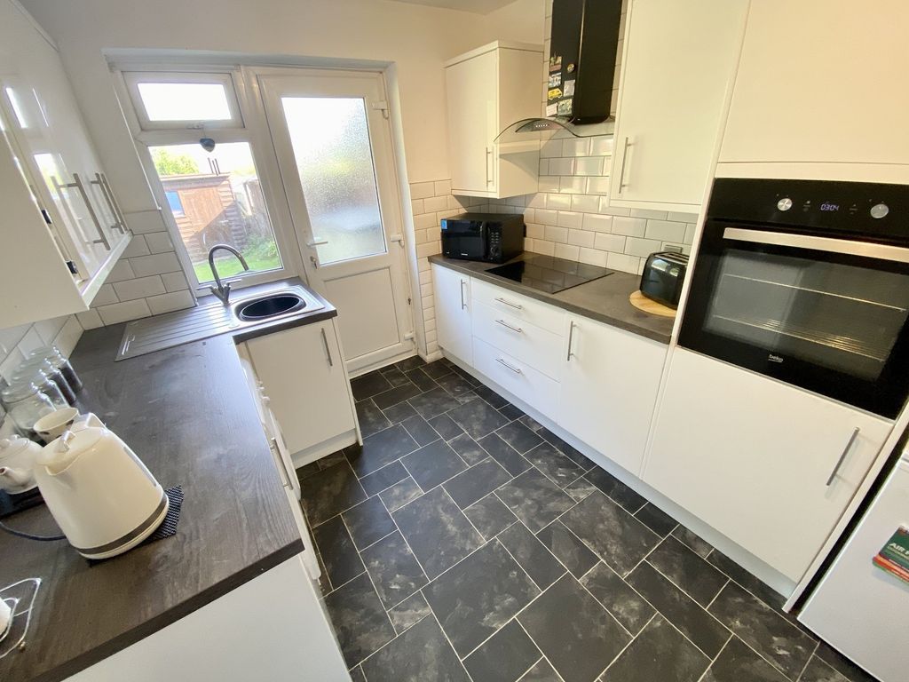 Property photo 3 of 12 Kitchen