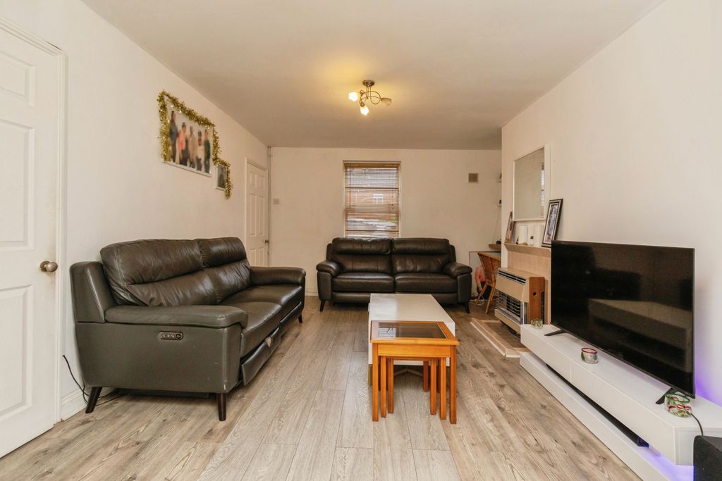 Property photo 3 of 20