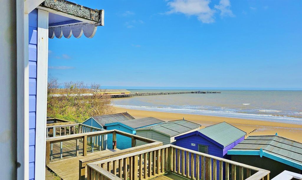 Property photo 2 of 8 Beach Hut