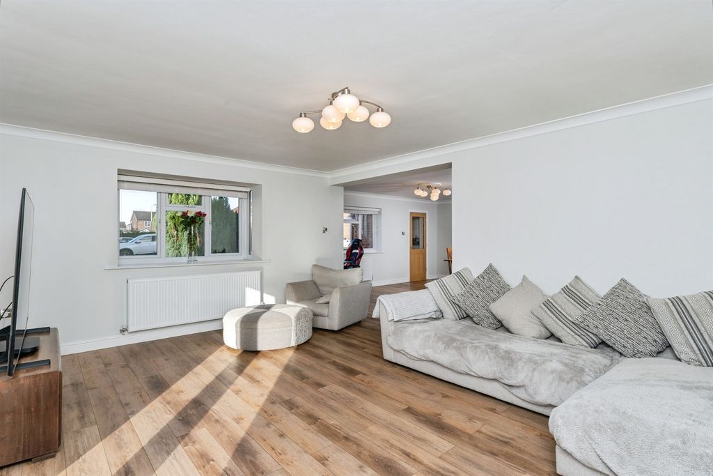 Property photo 2 of 25