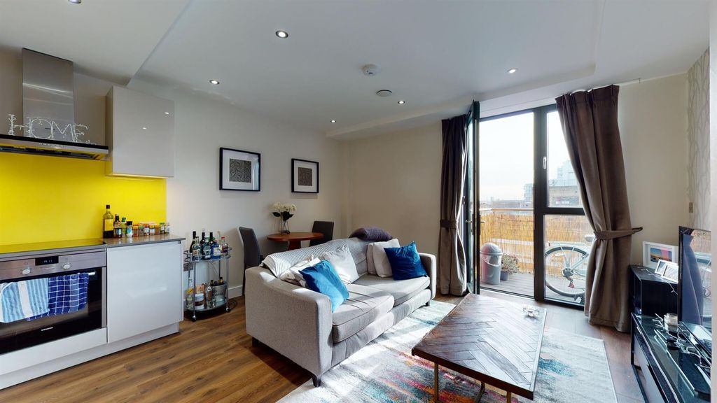 Property photo 3 of 11 61Eff78540d262001150Ec90-000B6811-d8Ea-4F52-Ad4d-A