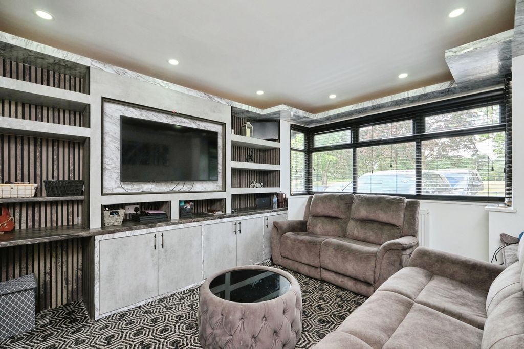 Property photo 2 of 32 Pbox-Img.Jpg